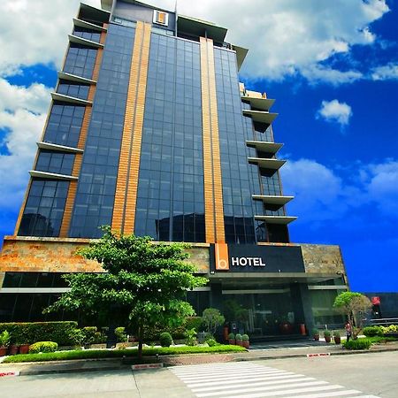 The B Hotel Alabang Muntinlupa City Zewnętrze zdjęcie