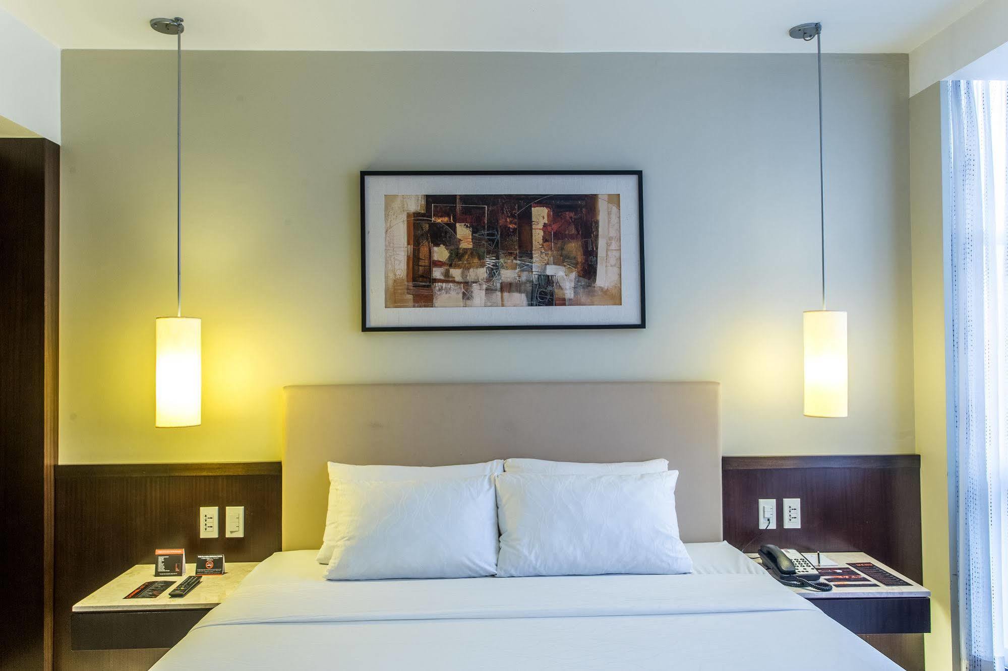 The B Hotel Alabang Muntinlupa City Zewnętrze zdjęcie